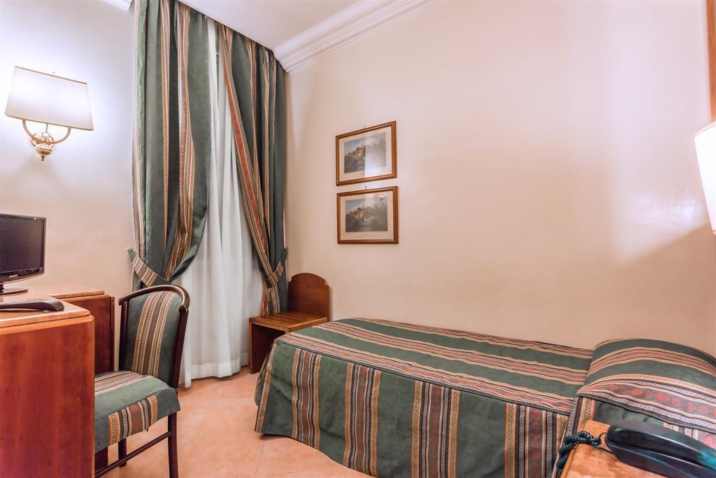 Raeli Noto Hotell Rom