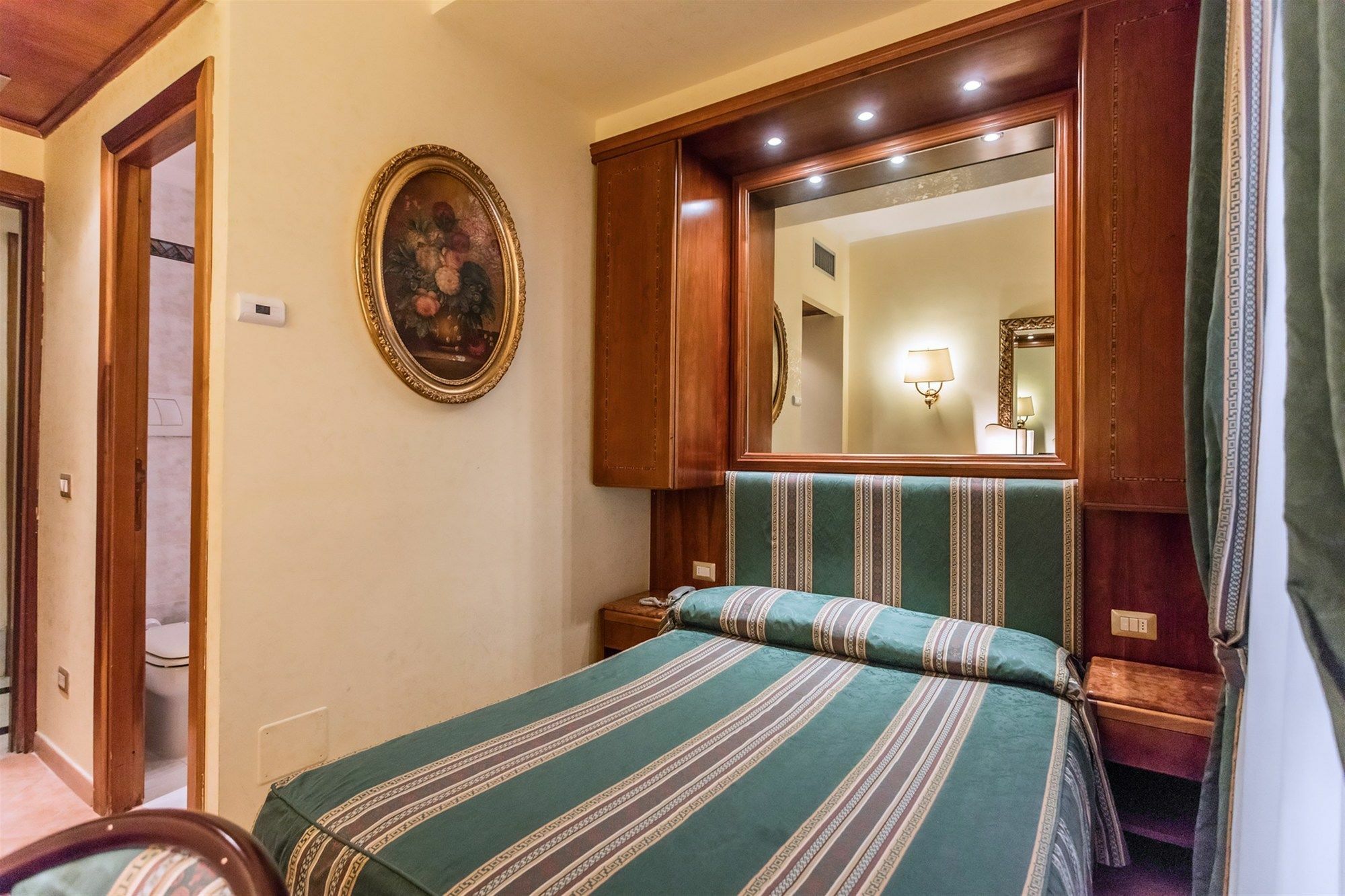 Raeli Noto Hotell Rom